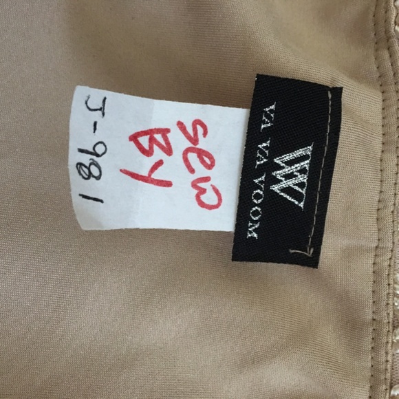 Va Va Voom. Women cream Jumpsuit. Sample model. - Picture 5 of 5